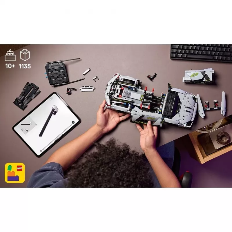 LEGO Technic Supercar Lamborghini Revuelto 42214 — detailný model v mierke 1:10, 1 135 dielov