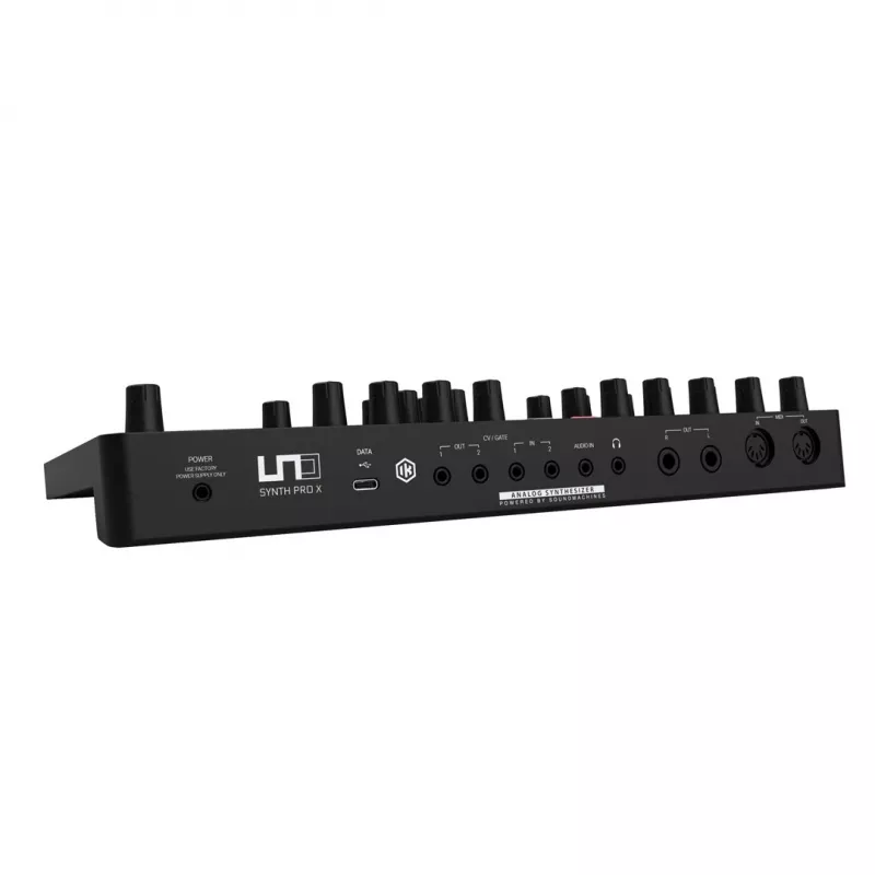 Analyzátor syntetizátor ik multimedia Uno Synth Pro X — 8-hlasová polyfónia, desktop modul