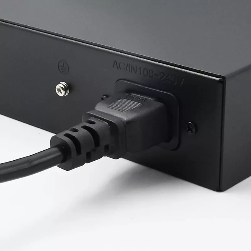 Sieťový switch QOLTEC Gigabit Ethernet PoE 24xRJ45 2xSFP
