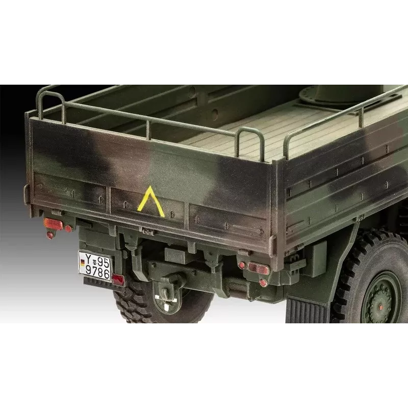 Plastový modelársky set REVELL Man 10T Milgl 8x8 LKW mierka 1/35