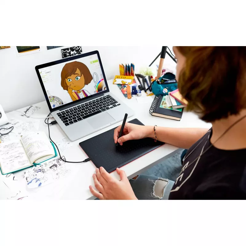 Wacom One by Medium grafický tablet čierny, červený 2540 lpi 216 x 135 mm USB