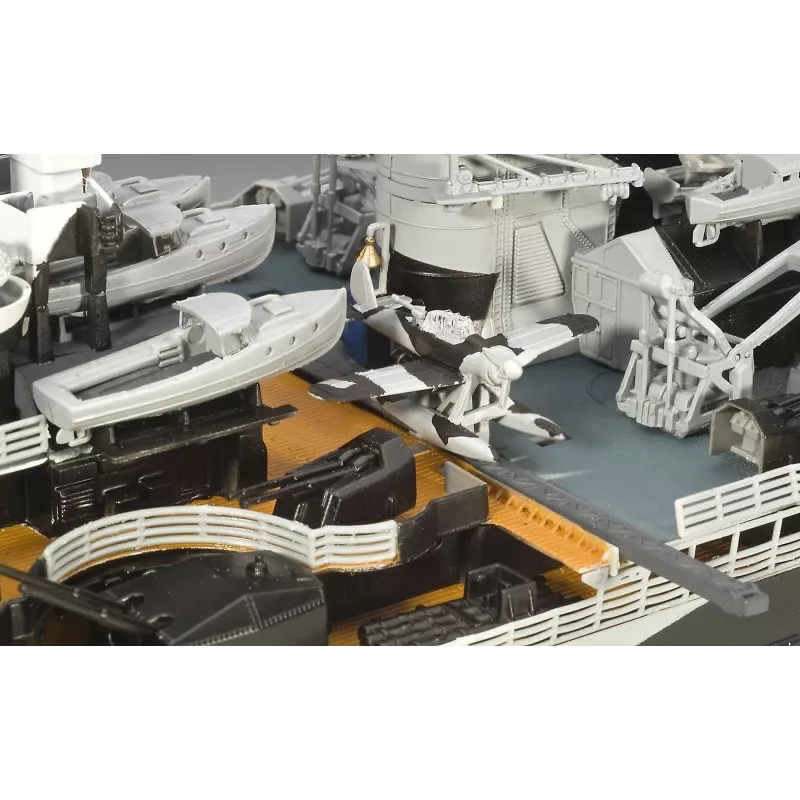 Plastový model lode REVELL Tirpitz mierka 1:350