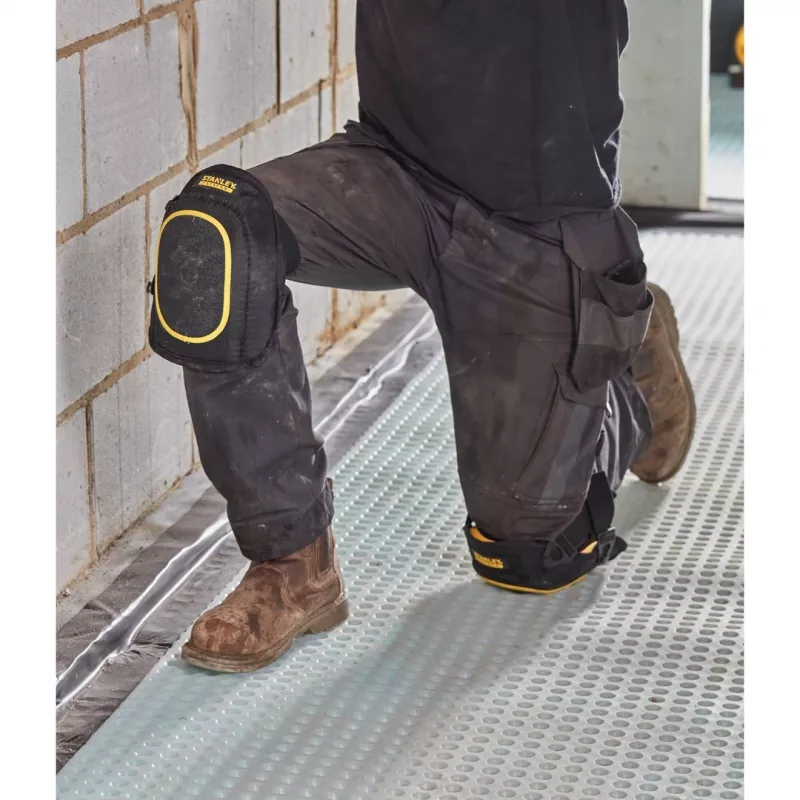 Chrániče kolien STANLEY FATMAX FMST82962-1 — čierna elastická nylonová ochrana kolien