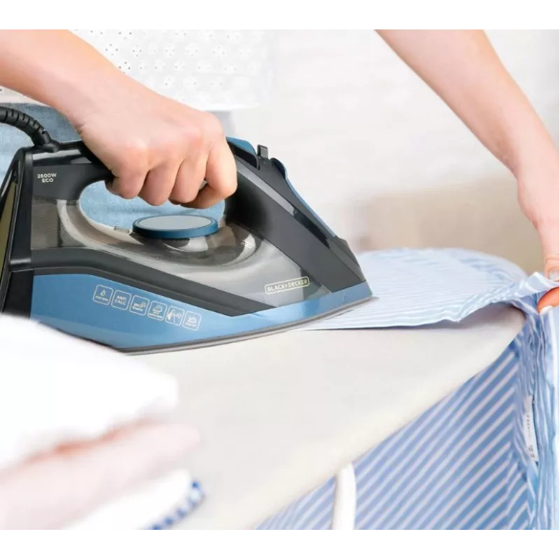 Žehlička Black+Decker BXIR2801E