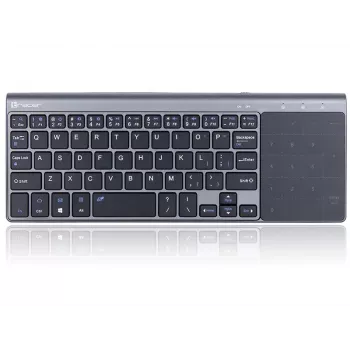 Tracer EXpert RF je ergonomická full-size bezdrôtová klávesnica s QWERTY rozložením, membránovými spínačmi a štíhlym čierno-sivým dizajnom. Navrhnutá pre použitie doma a v kancelárii, kombinuje integrovaný touchpad a multimediálne tlačidlá s 2,4-GHz bezdrôtovým pripojením, aby poskytla kompaktné vstupné riešenie pre televízory, konzoly, notebooky a klasické PC.