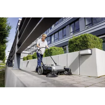 Karcher AG KM 70/20 C 2SB zametací stroj, 22 kg, manuálny