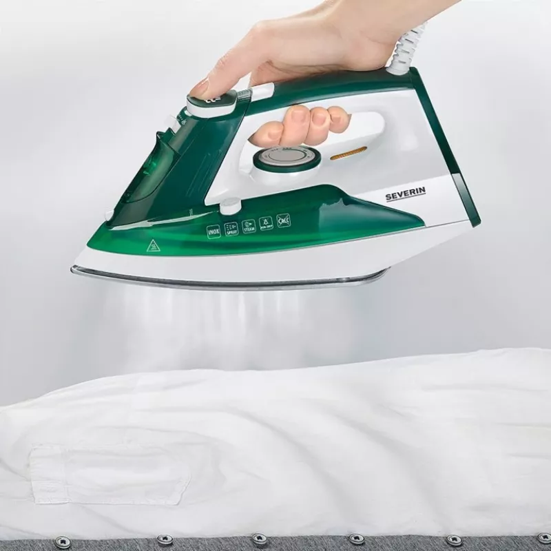 Severin BA 3261 žehlička parná žehlička keramická podrážka 2400 W biela, zelená