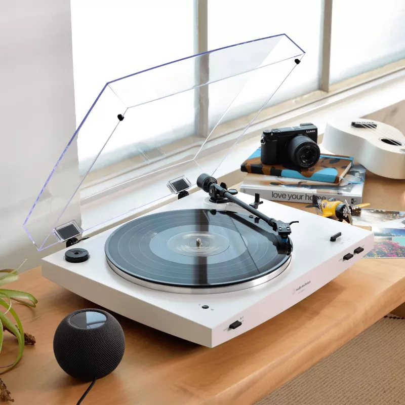 Audio-Technica automatický remeňový gramofón AT-LP3XBTWH remeňový pohon, biela