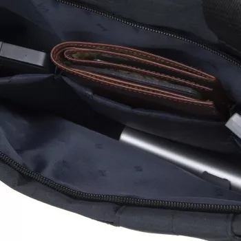 Taška cez rameno Rivacase Biscayne 39,6 cm (15,6 palcov) čierna