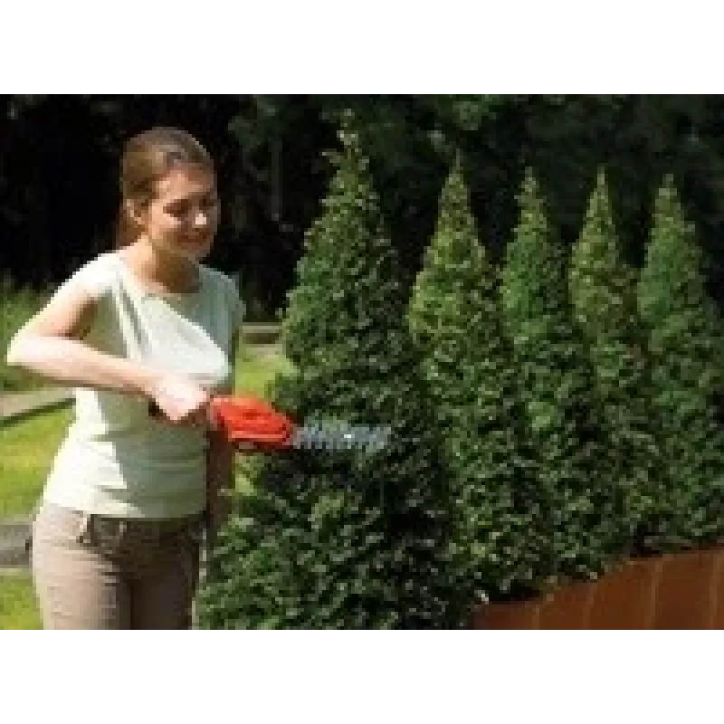 Nožnice na živý plot Black & Decker GSL300 dvojitý nôž 600g batéria 3,6V