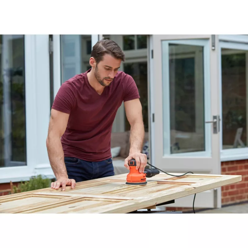 Black & Decker BEW210 Vibračná brúska 14000 ot/min čierna, oranžová