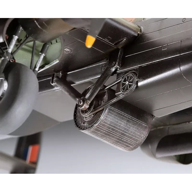 Revell Lancaster B. III Dambusters (04295) 1:72 mierka lietadlo plastový model stavebnica