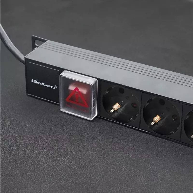 Qoltec hliníkový PDU pre RACK | 16A | 16 x Schuko | vertikálny | 1,8 m