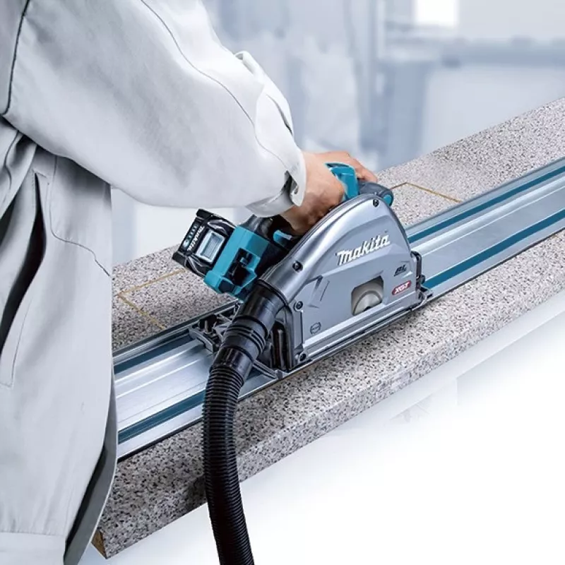 Makita SP001GZ03 40V XGT akumulátorová ponorná okružná píla, 165 mm