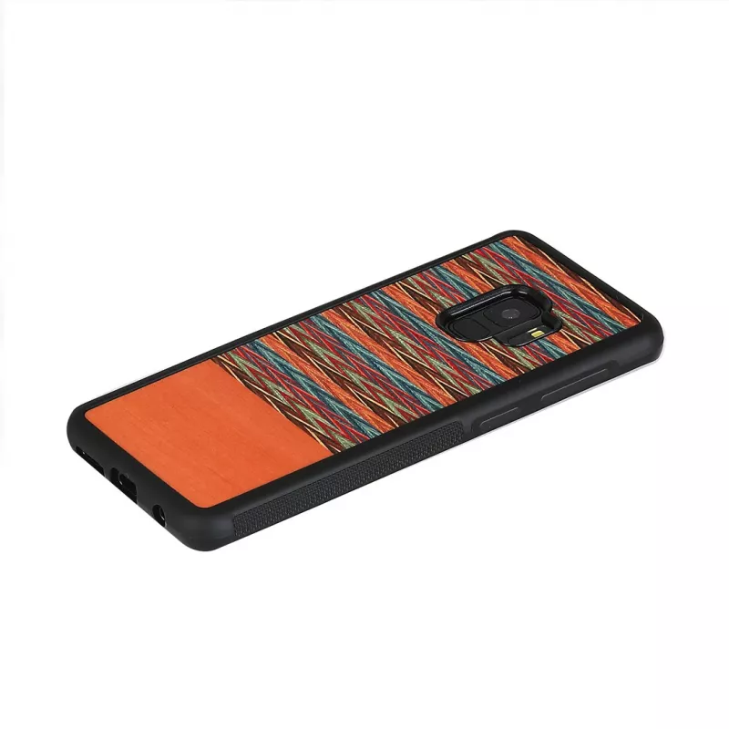 Puzdro na smartphone man and wood pre Galaxy S9 — hnedý kockovaný vzor s čiernym okrajom