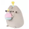 Plüšová hračka Pusheen od Pusheen — 24 cm narodeninová čiapka s tortou plüšová hračka
