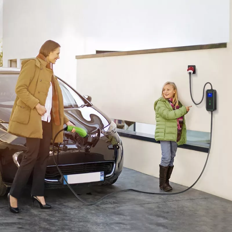 Qoltec mobilná nabíjačka pre elektromobily nastaviteľná 2v1 Type2 | 11kW | CEE 5 PIN | LCD | 3 fázy | prenosná | wallbox | 5m