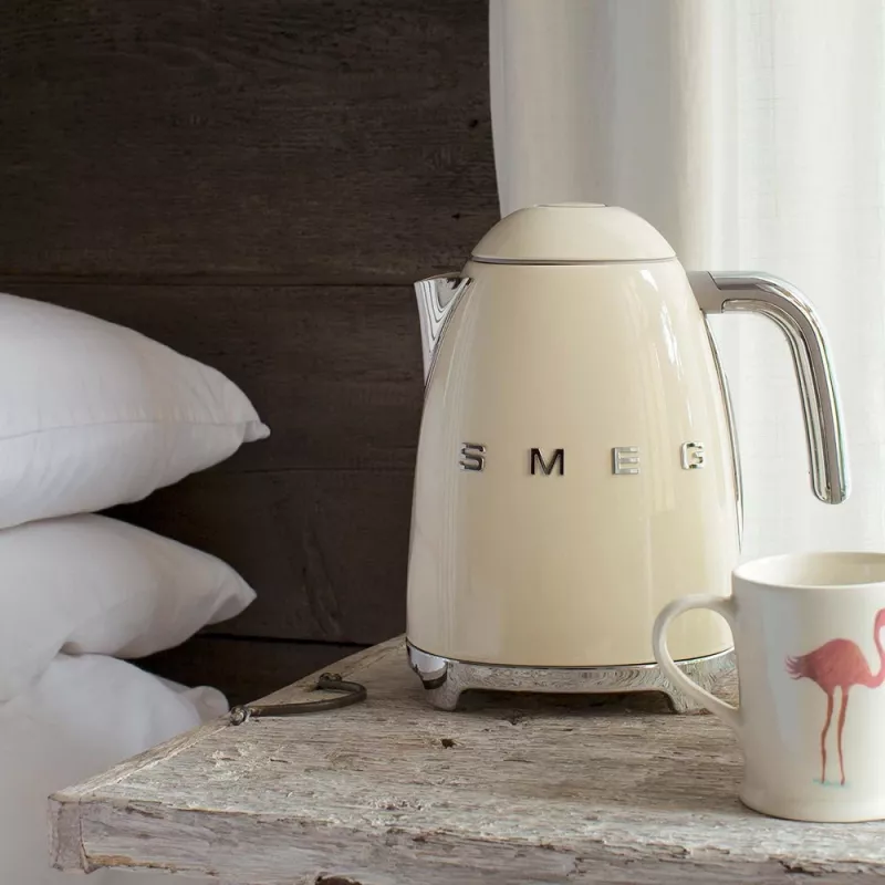 Rýchlovarná kanvica Smeg 1.7L 2400W Cream