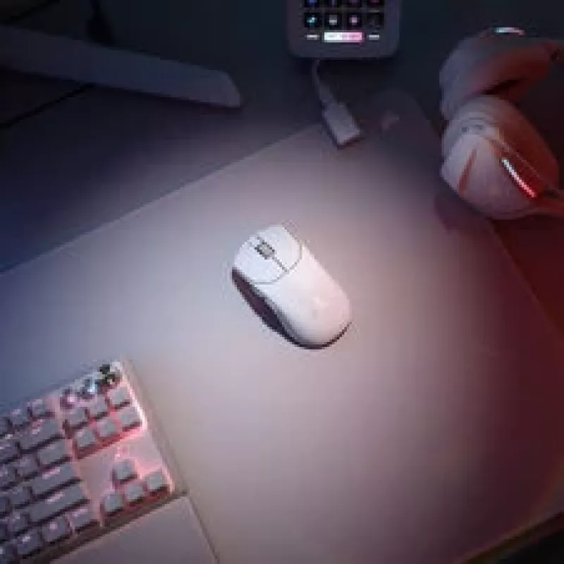 Ultraľahká bezdrôtová herná myš Corsair SABRE v2 PRO, biela