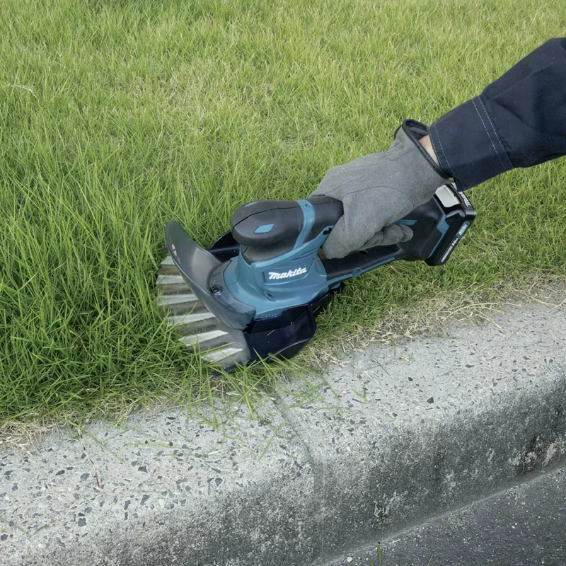 UM600DSMEX akumulátorové nožnice na trávu 10,8 V modrá čierna 2x Li-Ion batéria 4,0 Ah