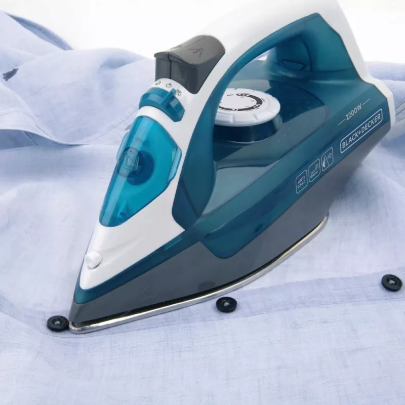 Naparážacia žehlička Black+Decker BXIR2200E (2200W)