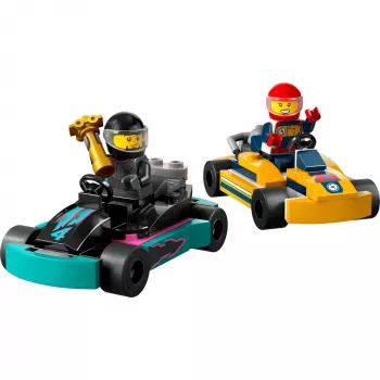 Stavebnica LEGO 60400 City motokáry s pretekármi – hracia sada s minifigúrkami a vozidlami