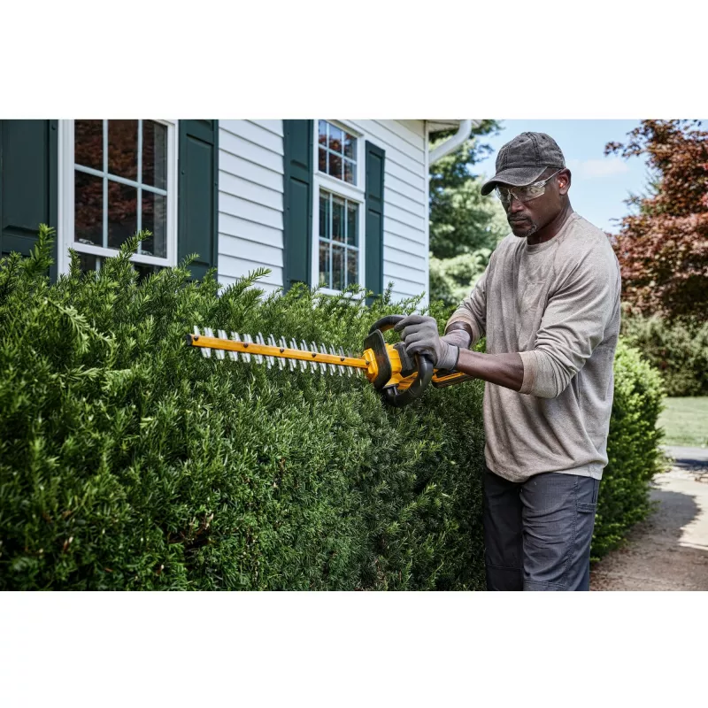 DeWALT DCMHT573X1-QW elektrické nožnice na živý plot dvojitý nôž 4,1 kg