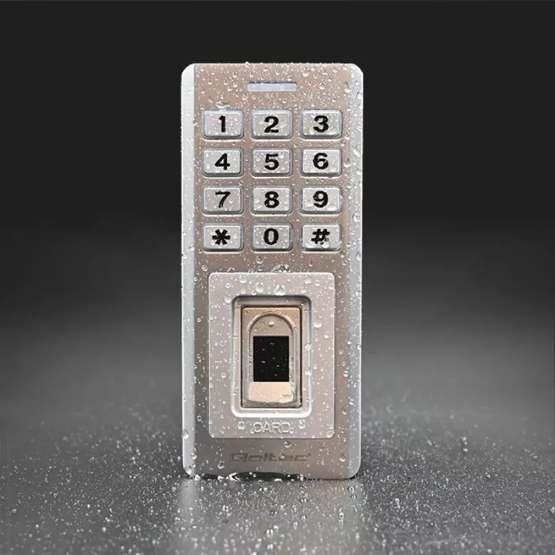 Odtlačkový a RFID kódový zámok QOLTEC 52447 s IP68 ochranou