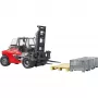 Linde HT160 vysokozdvižný vozík s paletou (červená/čierna, vrátane 3 gitterboxov)