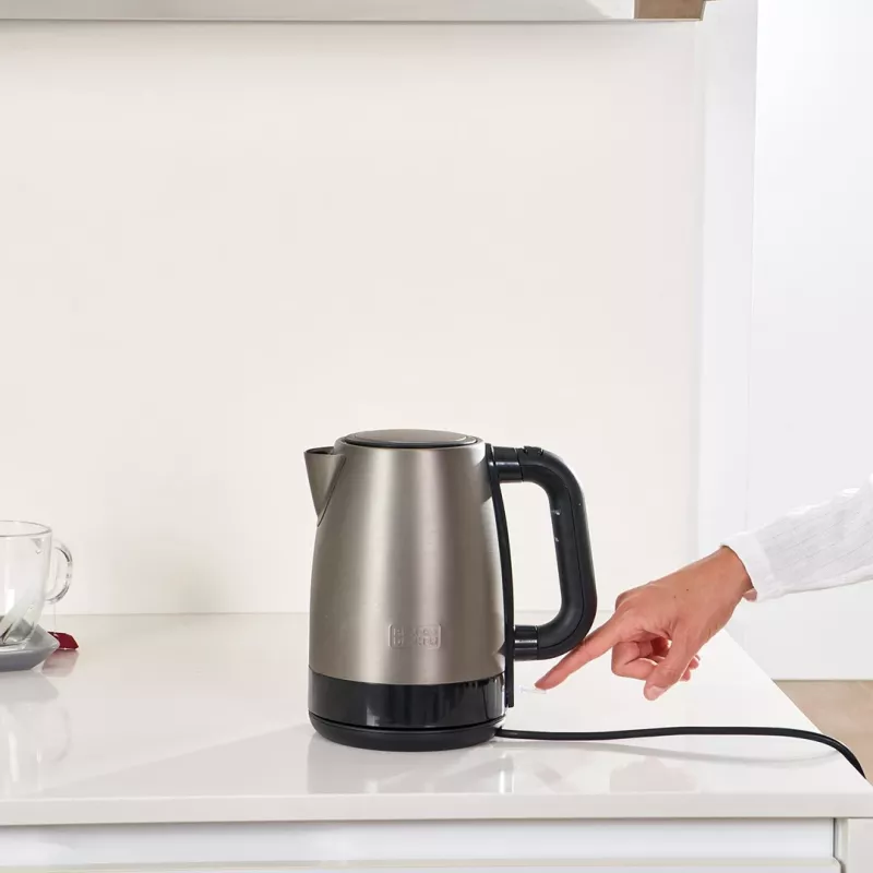 Black+Decker rýchlovarná kanvica BXKE2201E