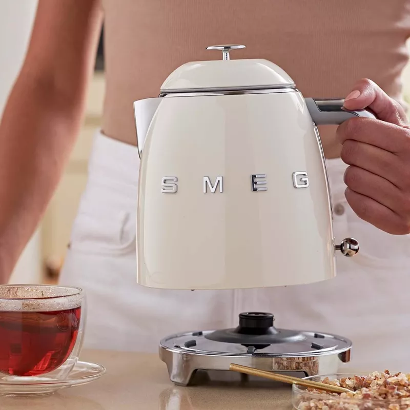 Rýchlovarná kanvica Smeg 0,8L 1400W béžová