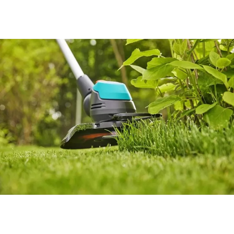 Gardena EasyCut 23/18V Ready-To-Use Set - strunová kosačka - batéria 2 Ah - šírka záberu: 230 mm - 2,4 kg (14700-20)