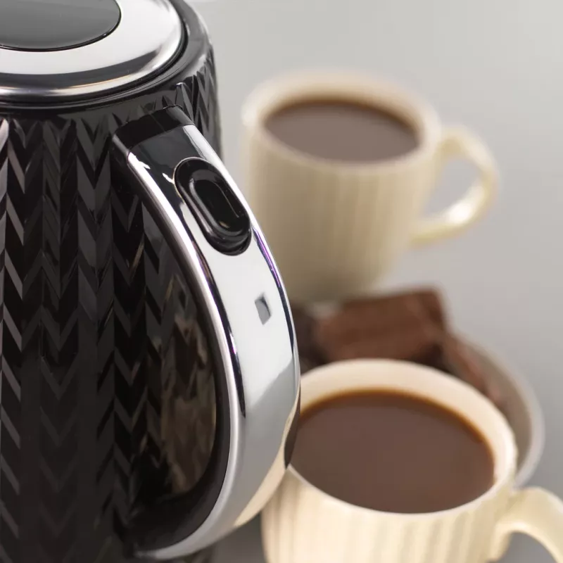 Rýchlovarná kanvica Petra 1,7 l 2200 W čierna