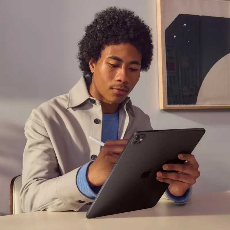 Apple iPad Pro 7. generácia 11 palcov Wi-Fi 256GB - čierny