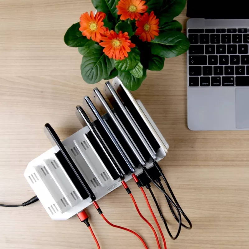 Nabíjacia stanica Unitek Y-2190A — 10 USB portov (8×USB2.0 + 2×USB3.2 Gen1), bezdrôtové nabíjanie, 96 W celkový výkon