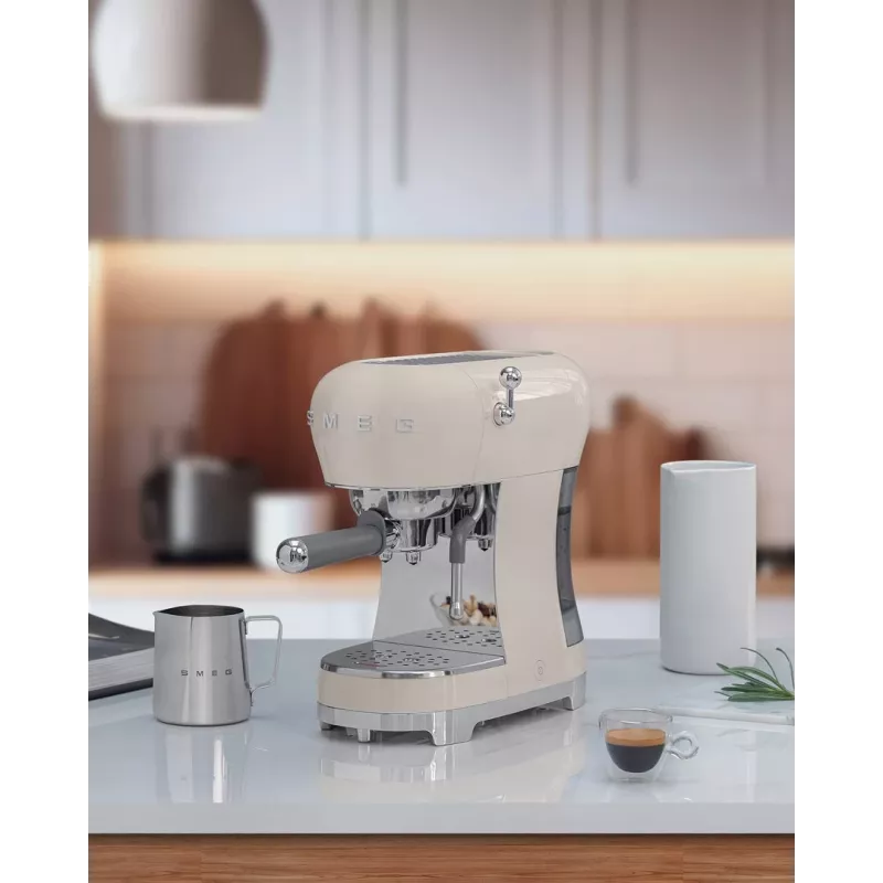 SMEG kávovar krémový