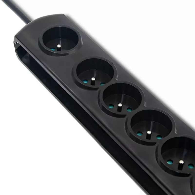 Prepäťová ochrana Qoltec 50171 čierna 7 AC zásuviek 230V 1,5m