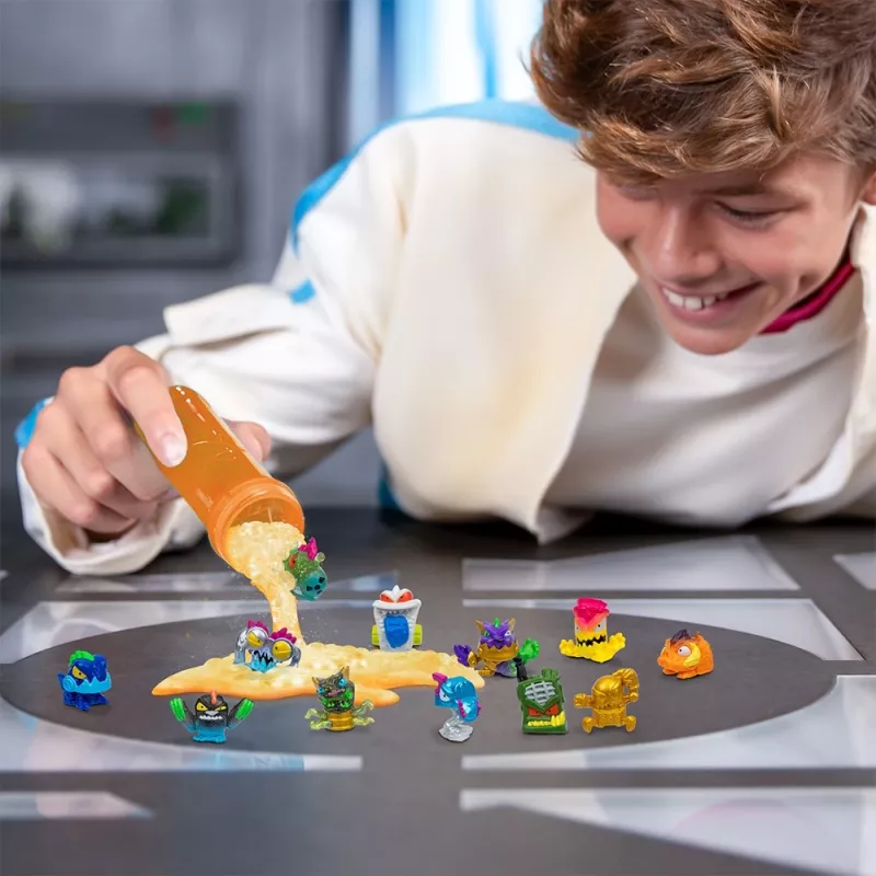 Cobi Figúrka Mr Beast Lab Swarm Tube balenie 2 ks MO-24744 – zberateľské minifigúrky, 2 ks