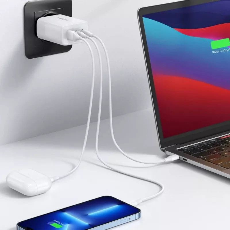 Nástenná nabíjačka UGREEN CD275 2× USB Type-C 65W biela — Dual-USB-C 65W rýchle nabíjanie, 100–240V vstup