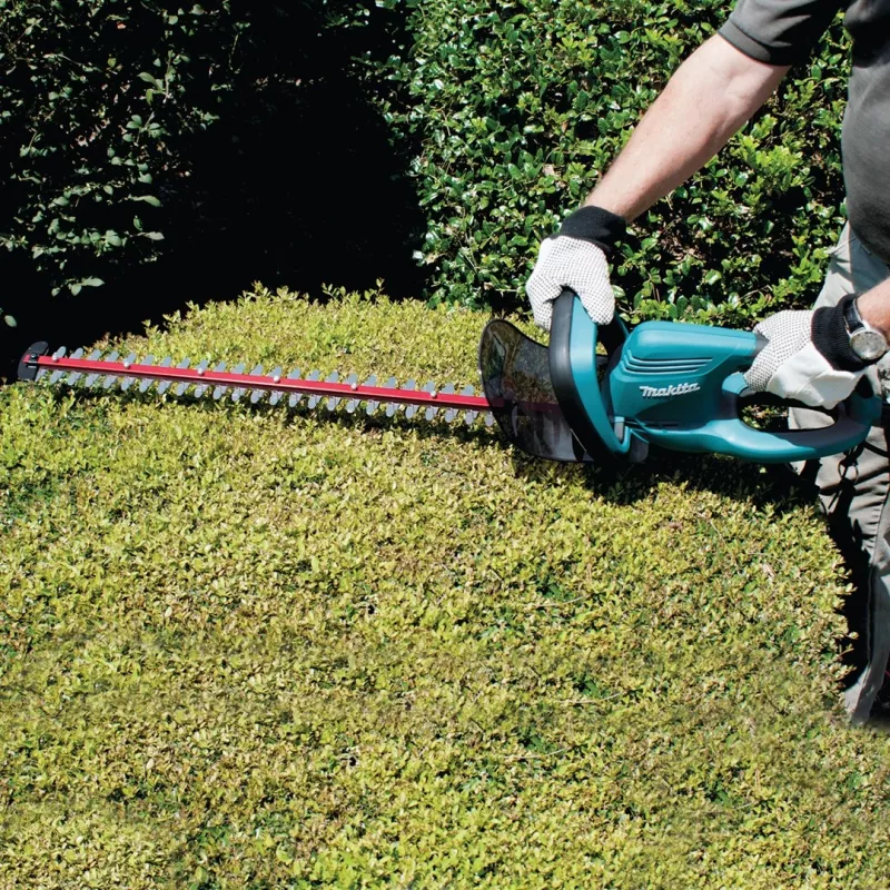 Makita UH6570 elektrické nožnice na živý plot dvojitý nôž 550 W 3,8 kg