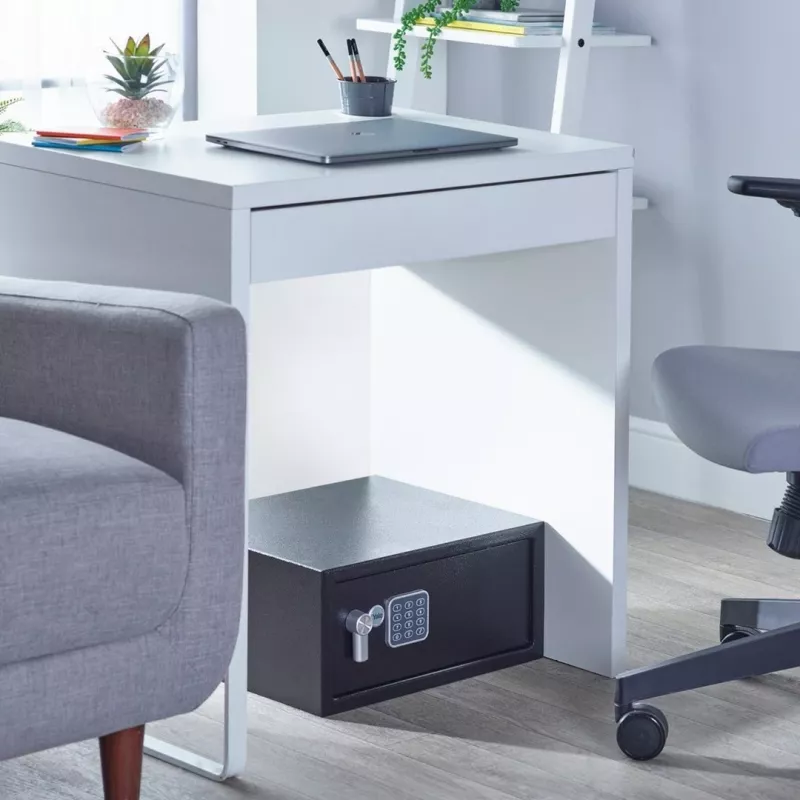 Voľne stojaci trezor Yale YLV/200/DB2 oceľ čierna 24L číselný zámok