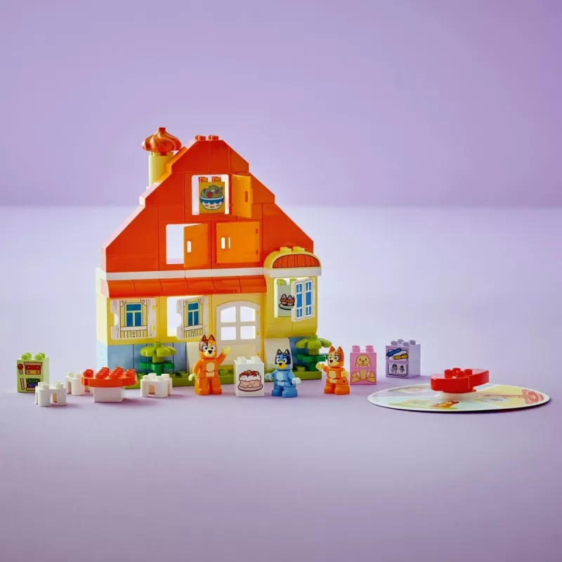 Stavebná hračka LEGO Bluey Rodinný dom s pamäťovou hrou 10459 — 83 dielov, 3 minifigúrky, vek 3+