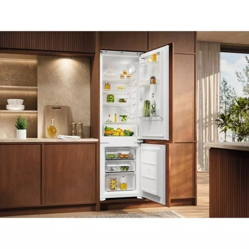 Vstavaná chladnička s mrazničkou Electrolux ENS3SE18S – nerezová, mraznička hore, zameniteľné otváranie dverí, energetická trieda E