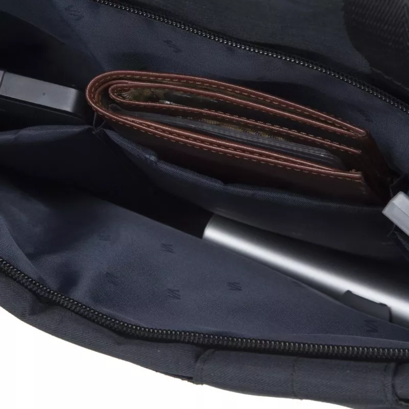 Taška cez rameno Rivacase Biscayne 39,6 cm (15,6 palcov) čierna