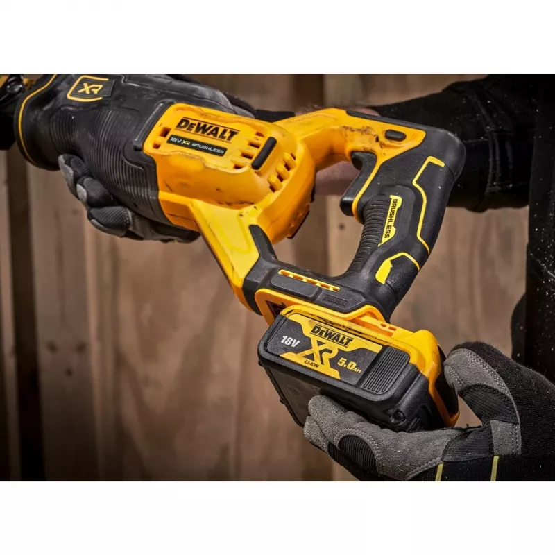 DeWALT DCS382N-XJ šabľová píla