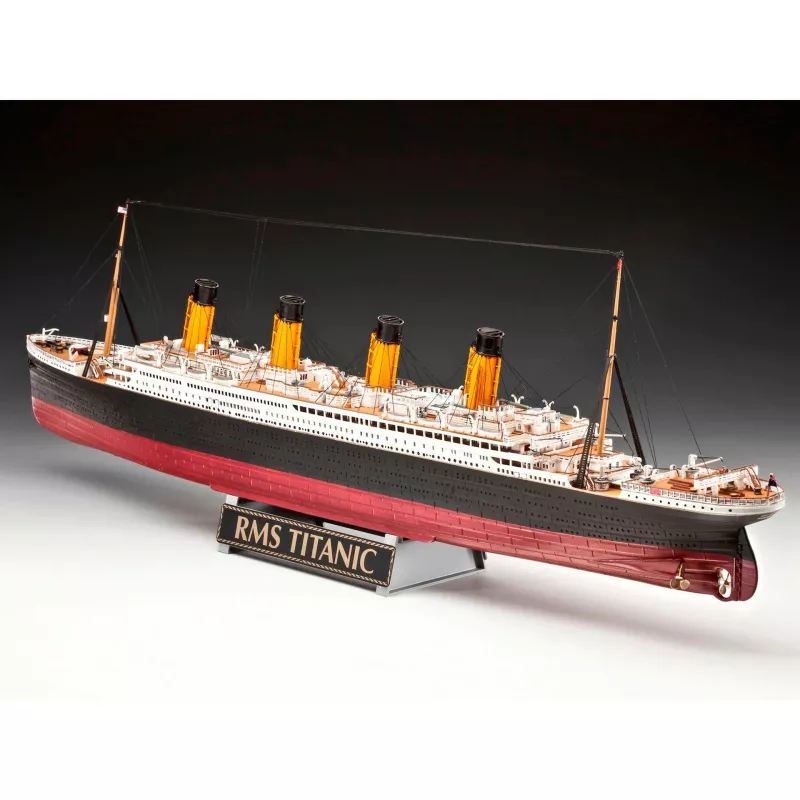 Rv05715 - Revell -1:400 - darčeková súprava - 100 rokov Titanic (špeciálne vydanie)