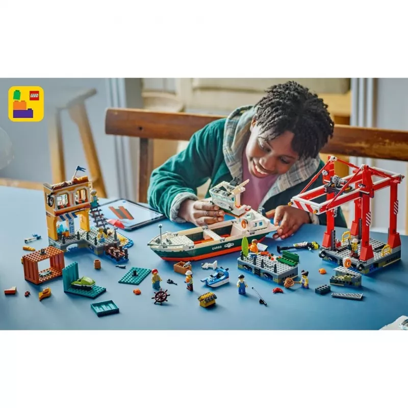 LEGO CITY 60422 Prístav pri mori s nákladnou loďou