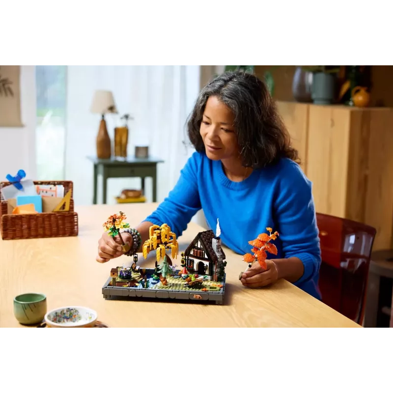 LEGO ICONS 11372 Jesenná záhrada pri chalúpke