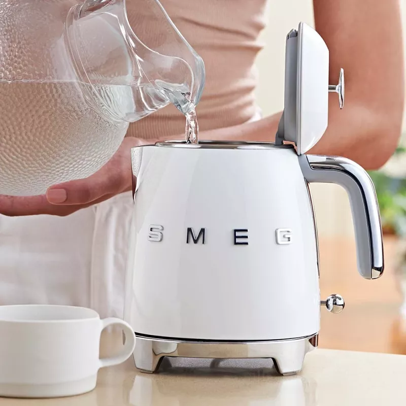 Rýchlovarná kanvica Smeg 0,8 L 1400 W biela