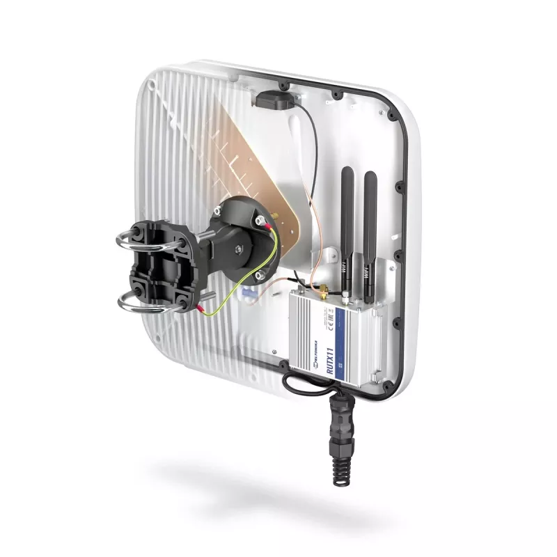 QuWireless QuMax XR AXRL smerová anténa LTE, 7 dBi, dvojitá polarizácia, PoE/LAN, IP67, pre Teltonika RUT240/950/955/X09/X11, biela